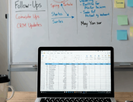 مقایسه ۵ نرم‌افزار برتر CRM برای شرکت‌های متوسط (Mid-Market)